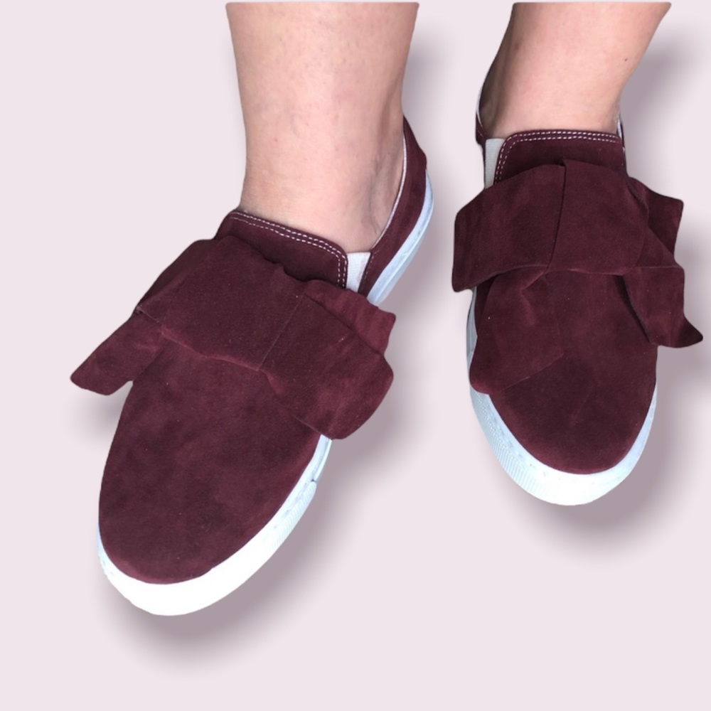 Oversized bow slip on tennis shoes